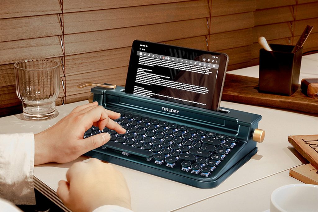 Fineday 3.0 Bluetooth keyboard revives the iconic typewriter experience