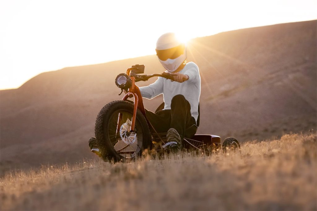 Longrange etrike with punctureproof tires is designed for sand, gravel and road
