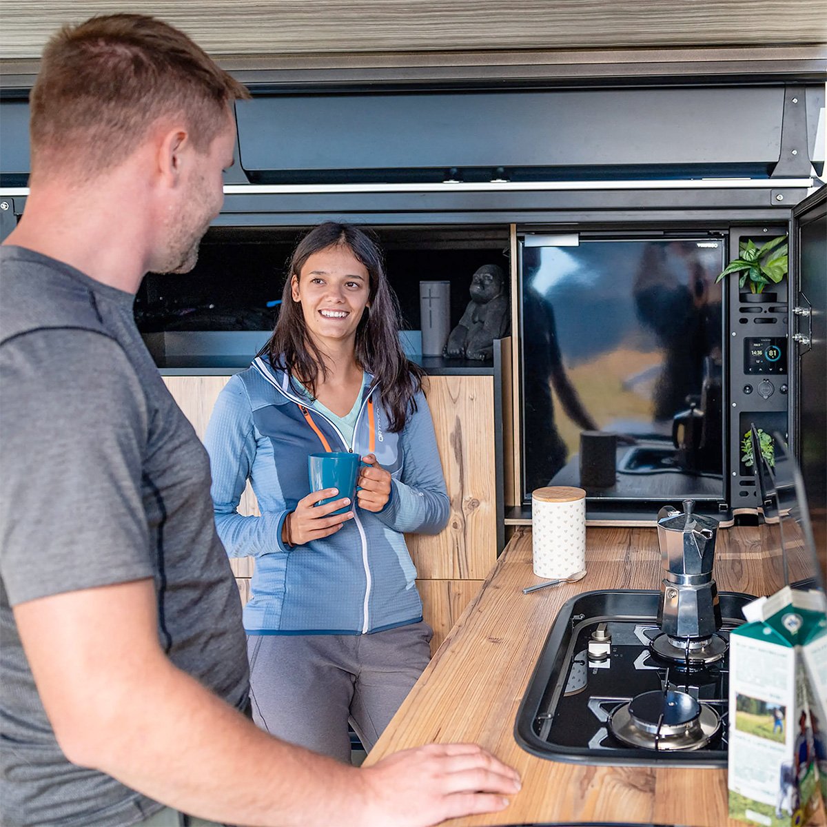 Schwarz Blackcamp FREEda Camping Trailer Kitchen Area