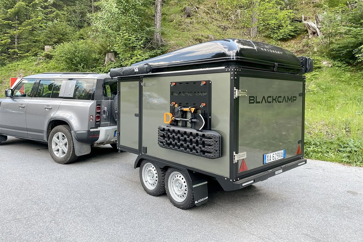 Schwarz Blackcamp FREEda Camping Trailer Offroad Package