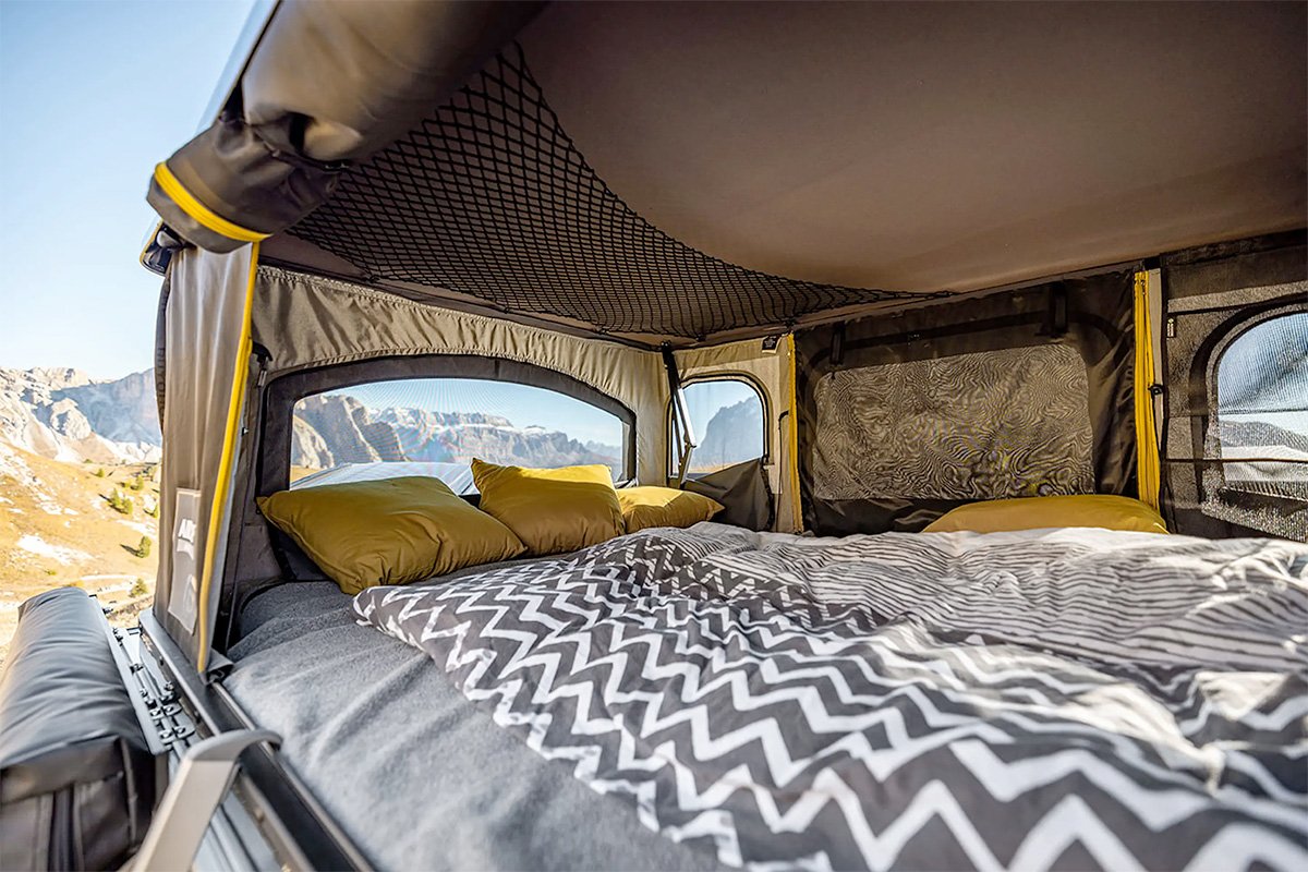 Schwarz Blackcamp FREEda Camping Trailer Rooftop Tent Bedroom
