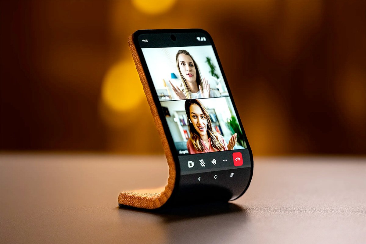 Motorola Flexible Smartphone Different Shapes