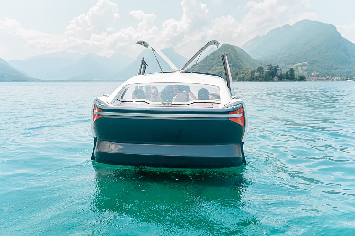 SeaBubbles Bubble Foiling Electric Water Taxi Automotive Design