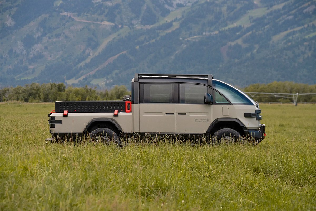 Canoo American Bulldog Multi-Purpose e-Pickup Glasshouse
