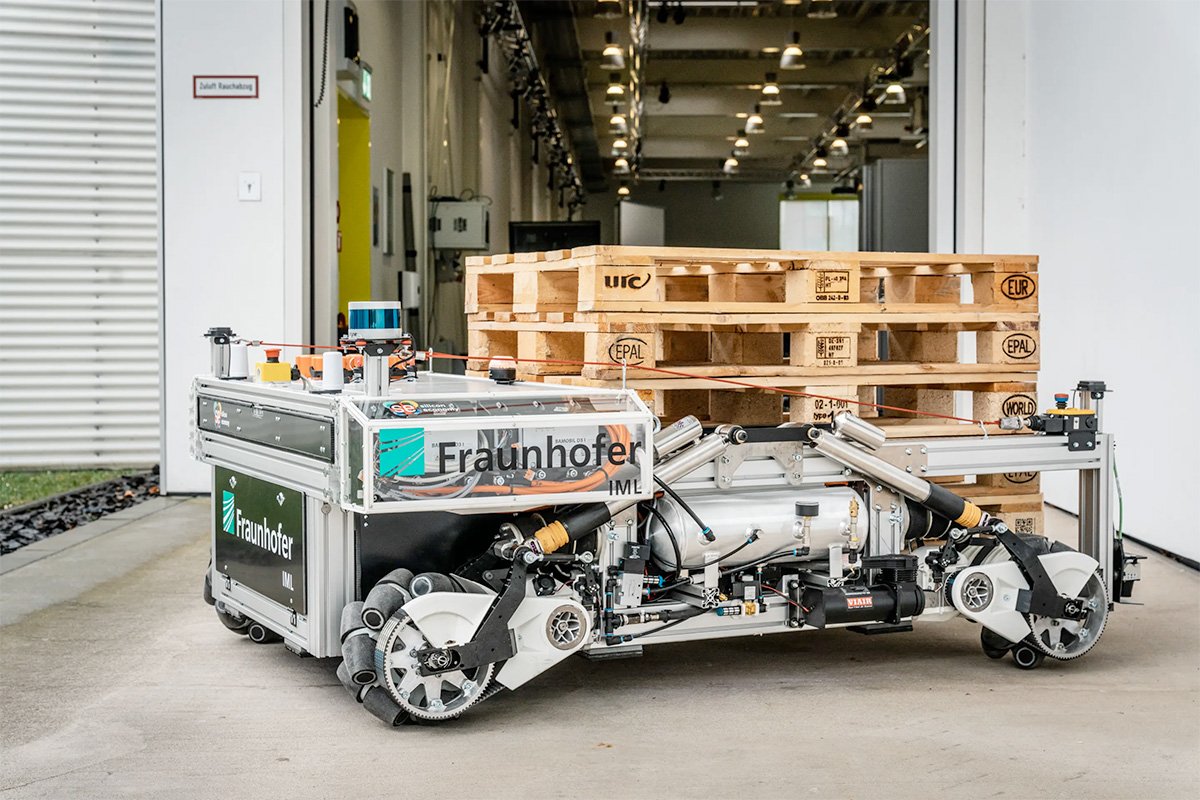 Fraunhofer O3dyn Pallet Jack Logistics Robot Mecanum Wheels