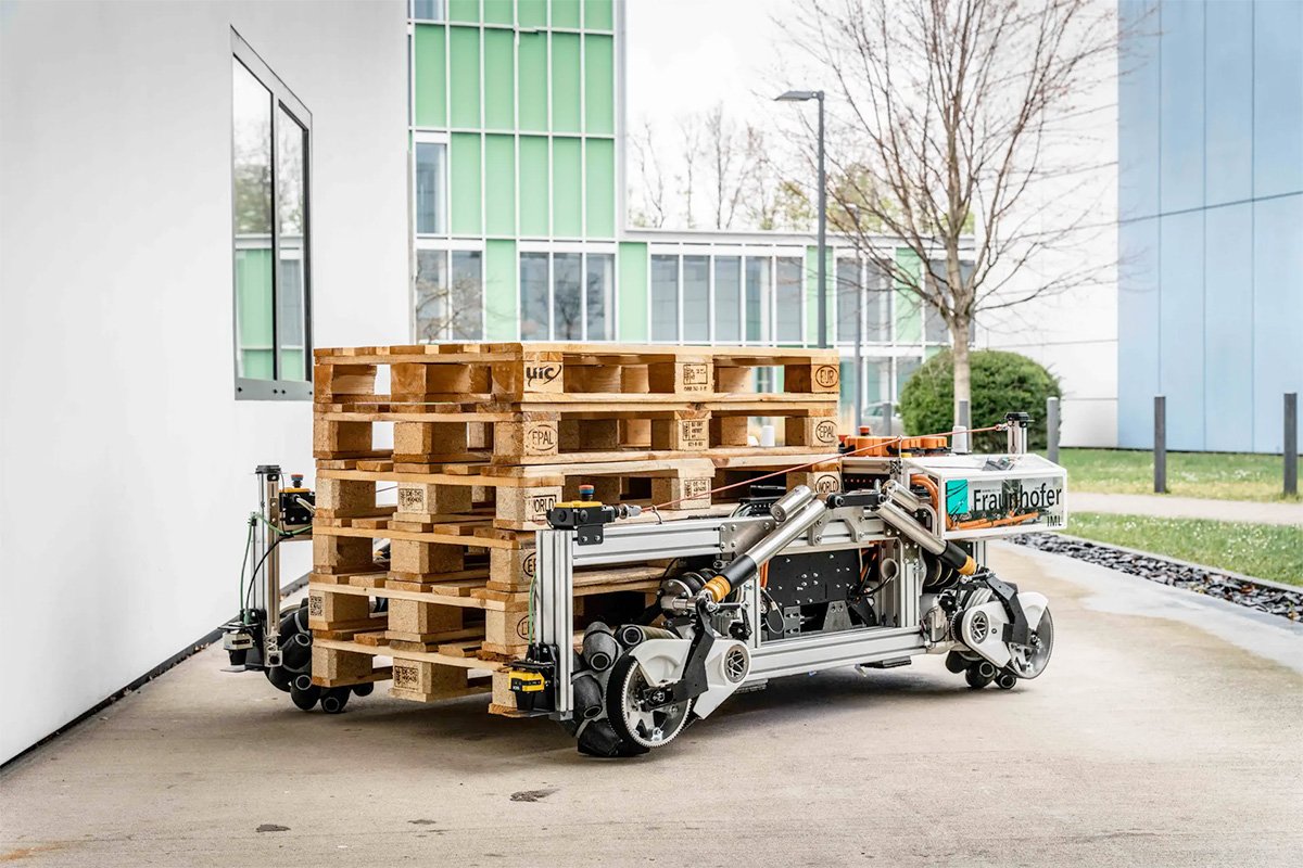 Fraunhofer O3dyn Pallet Jack Logistics Robot