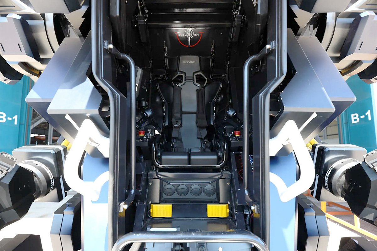 Transforming Archax Mecha Robot Cockpit