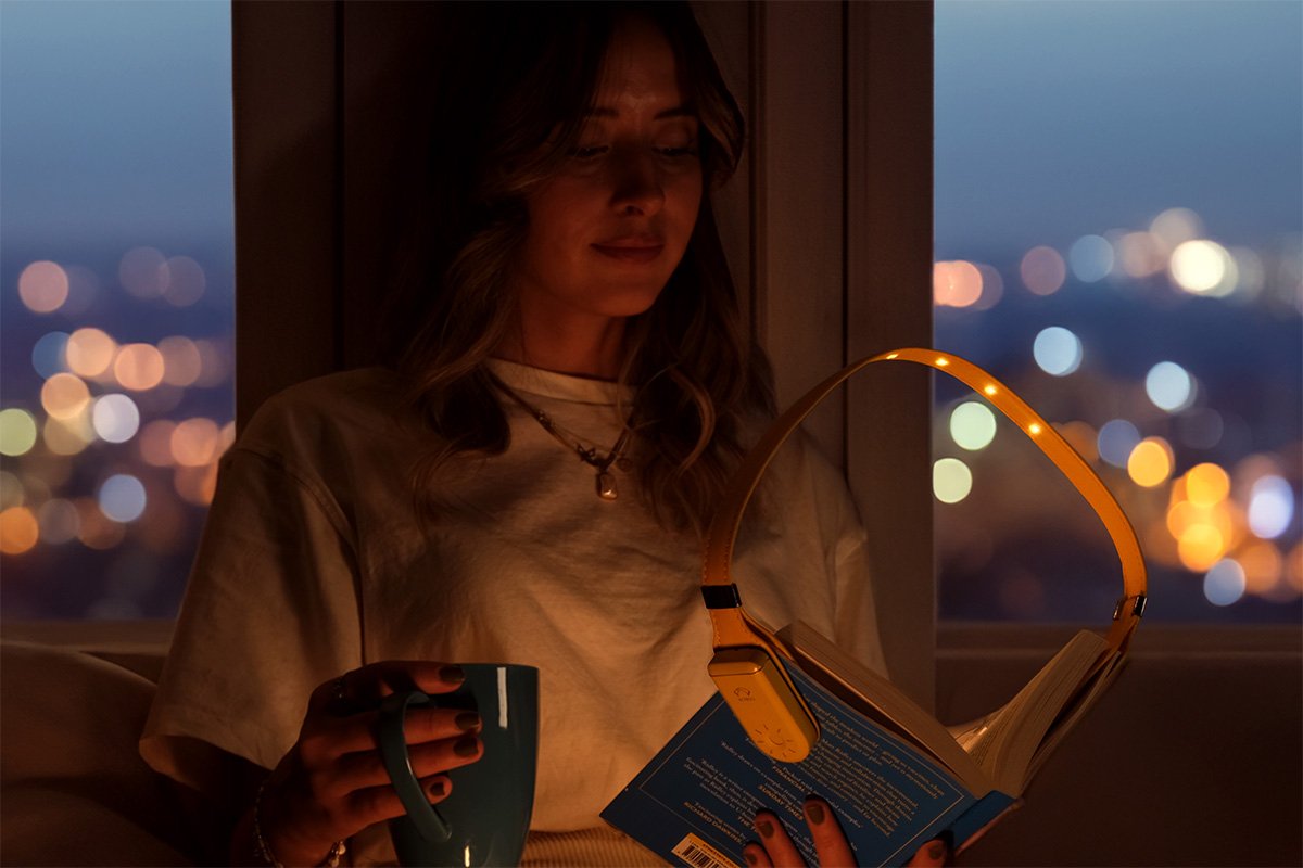 Bowio 2.0 Book-mounted Reading Light Illuminates Book