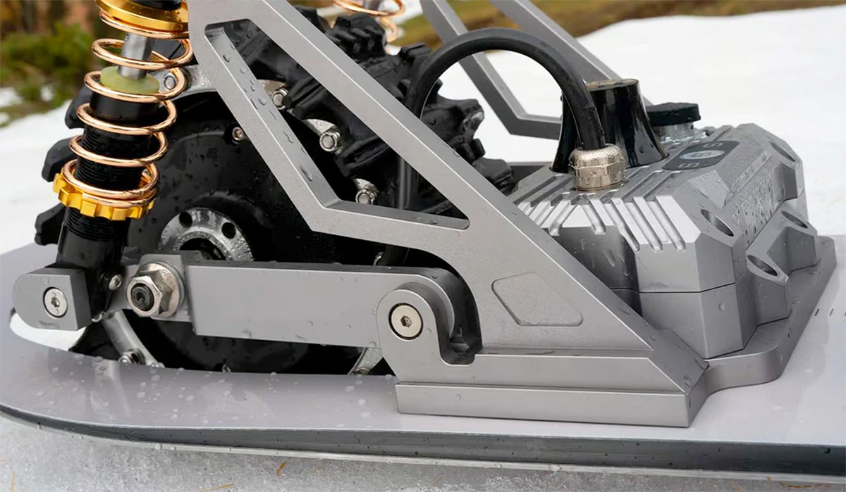 Cyrusher Ripple Electric Snowboard Independent Suspension
