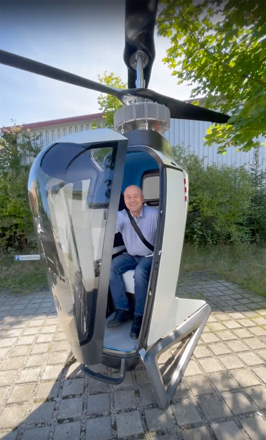 FlyNow Aviation Urban Air Mobility Vehicle Closing Hatch