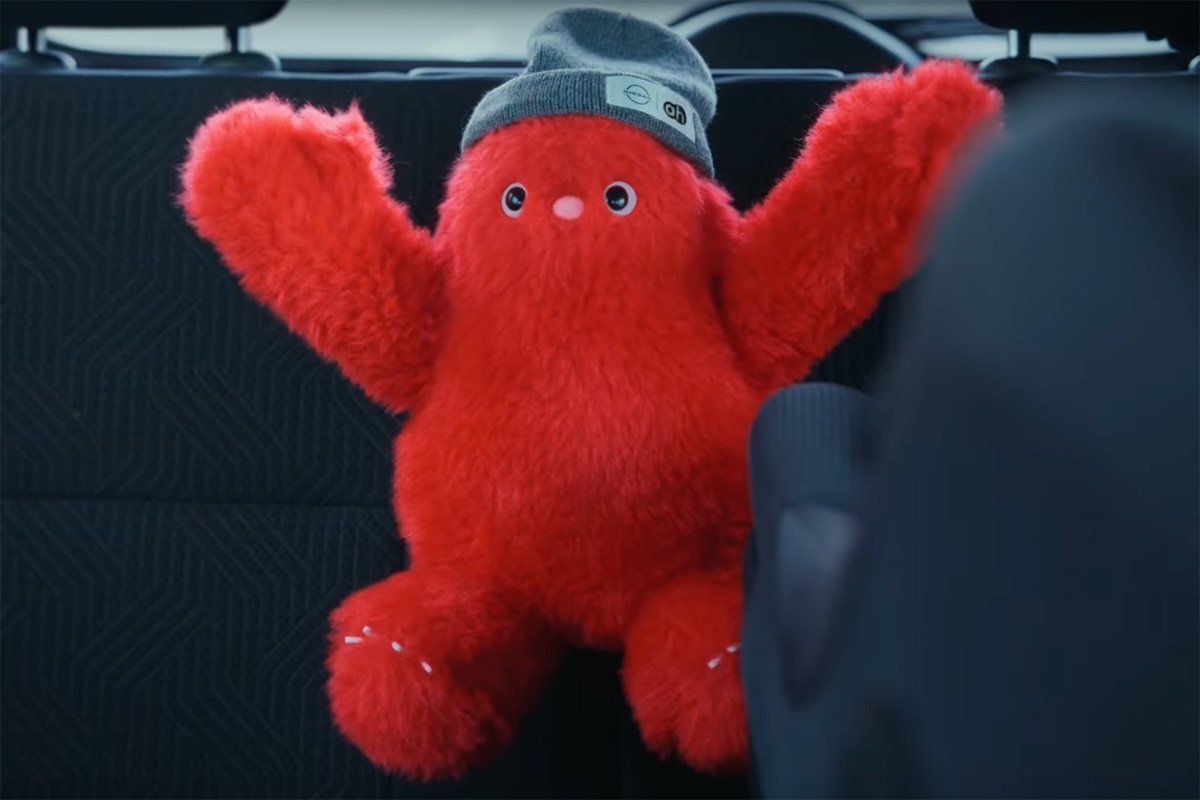 Nissan Furry Iruyo Babysit Car Robot Waving