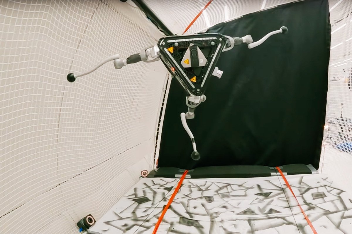 SpaceHopper Asteroid Exploration Robot Air Zero-G Flight