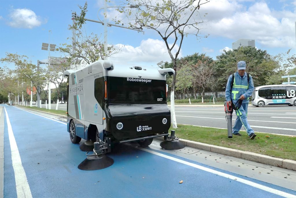 Sweeper Rode WeRide Robosweeper S1 cleans 1 million square feet of road per charge