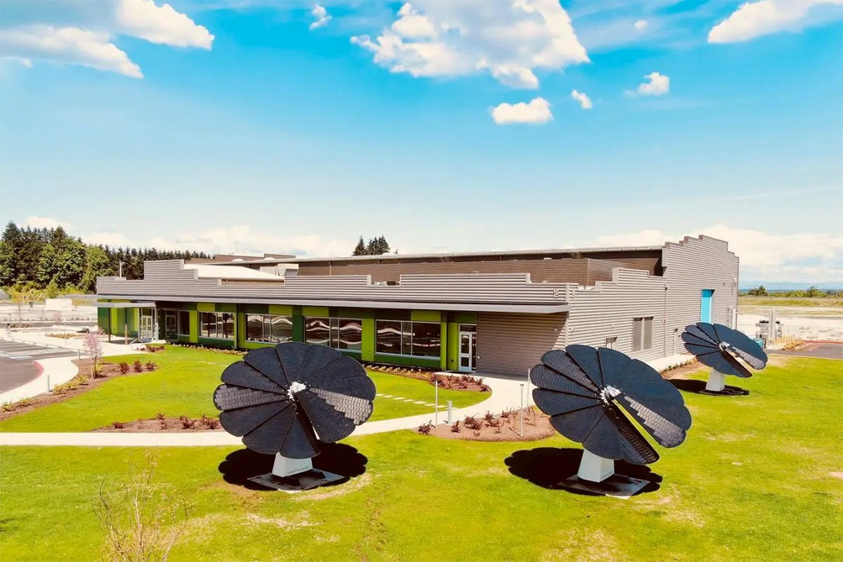 Smartflower Sun-tracking Solar Sculpture OMIC R&D
