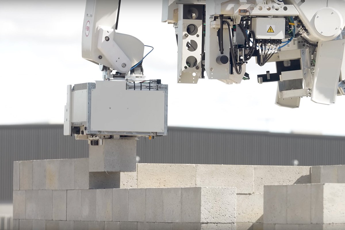 Hadrian X Brick-Laying Robot Construction Adhesive