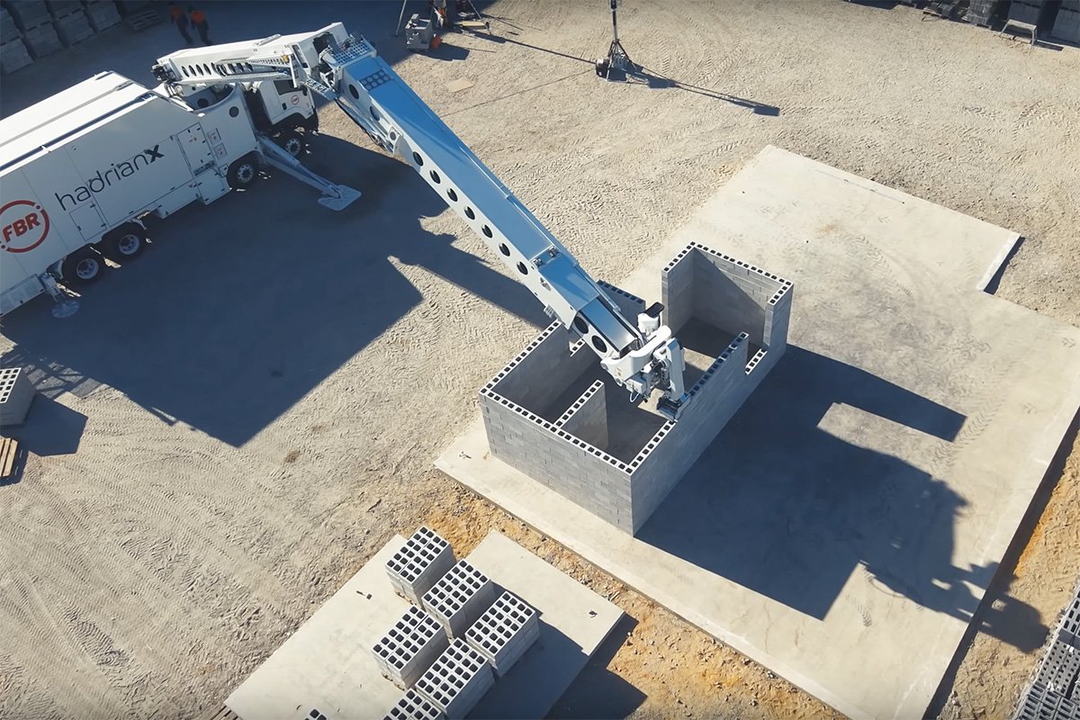Hadrian X Brick-Laying Robot Telescopic Boom Arm