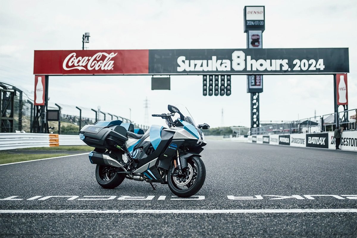 Hydrogen-powered Kawasaki Ninja H2 Public Debut