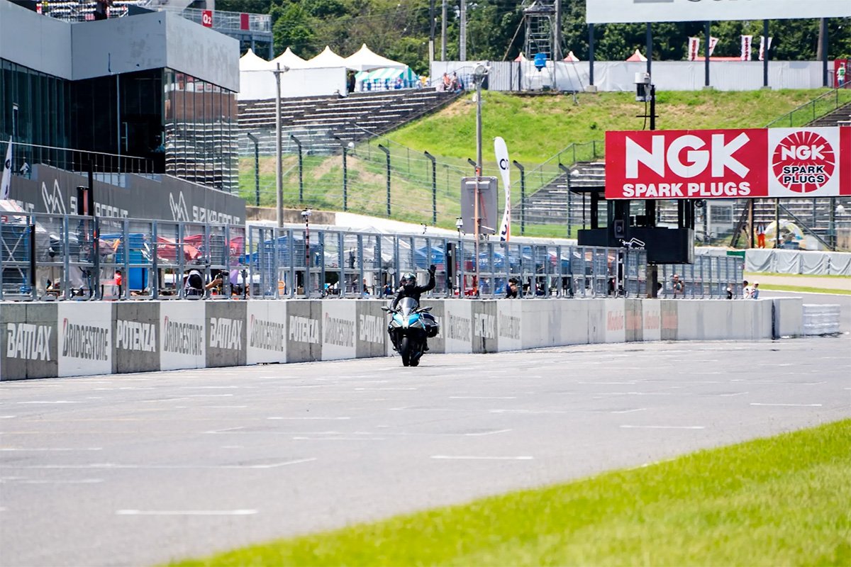 Hydrogen-powered Kawasaki Ninja H2 Suzuka Circuit