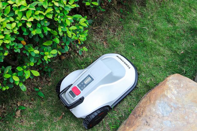 TerraMow Robot Mower Narrow Space Traverse