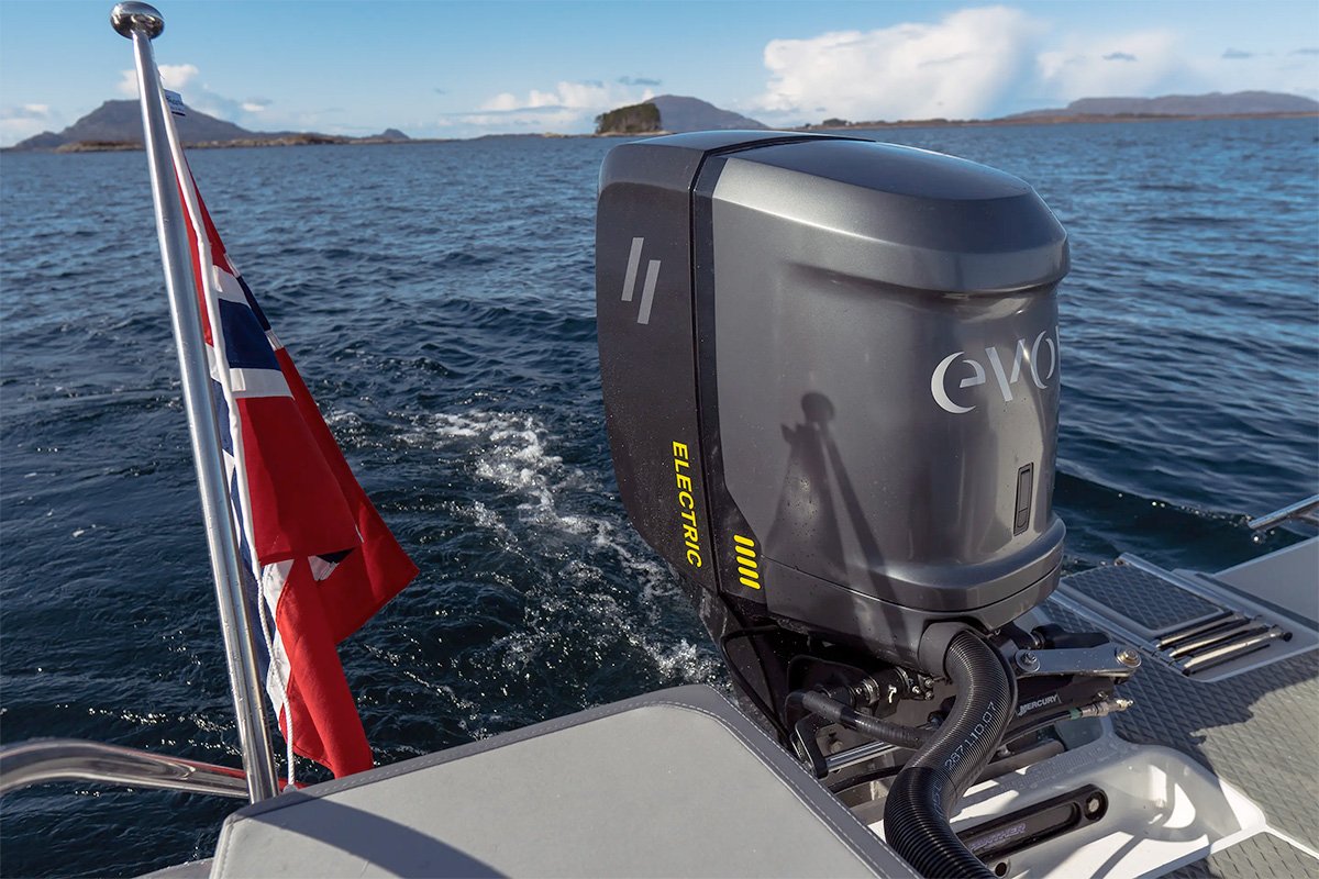 Semi-submersible Platypus Craft Electric Outboard