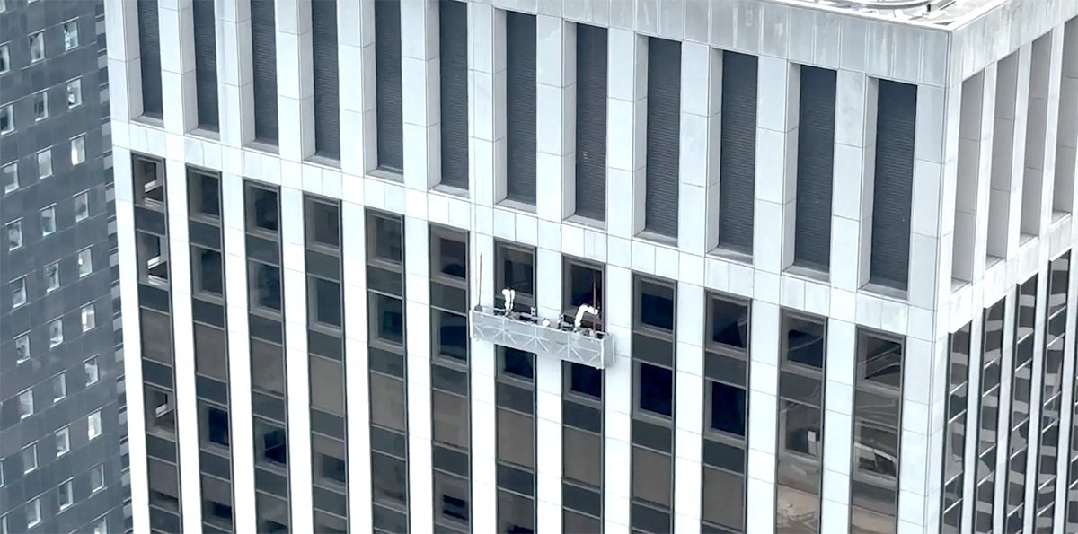 Skyine Ozmo Window-cleaning Robots Human Operator
