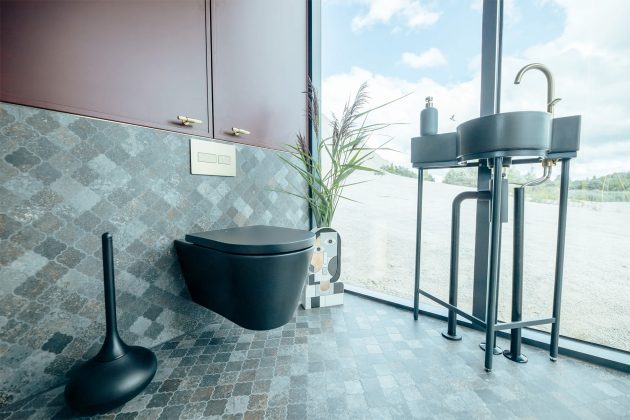 Limited Edition Golden House Bathroom