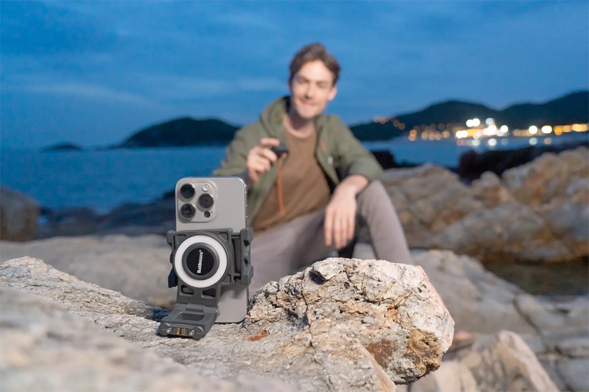 Snappy Smartphone Battery Grip Wireless Remote