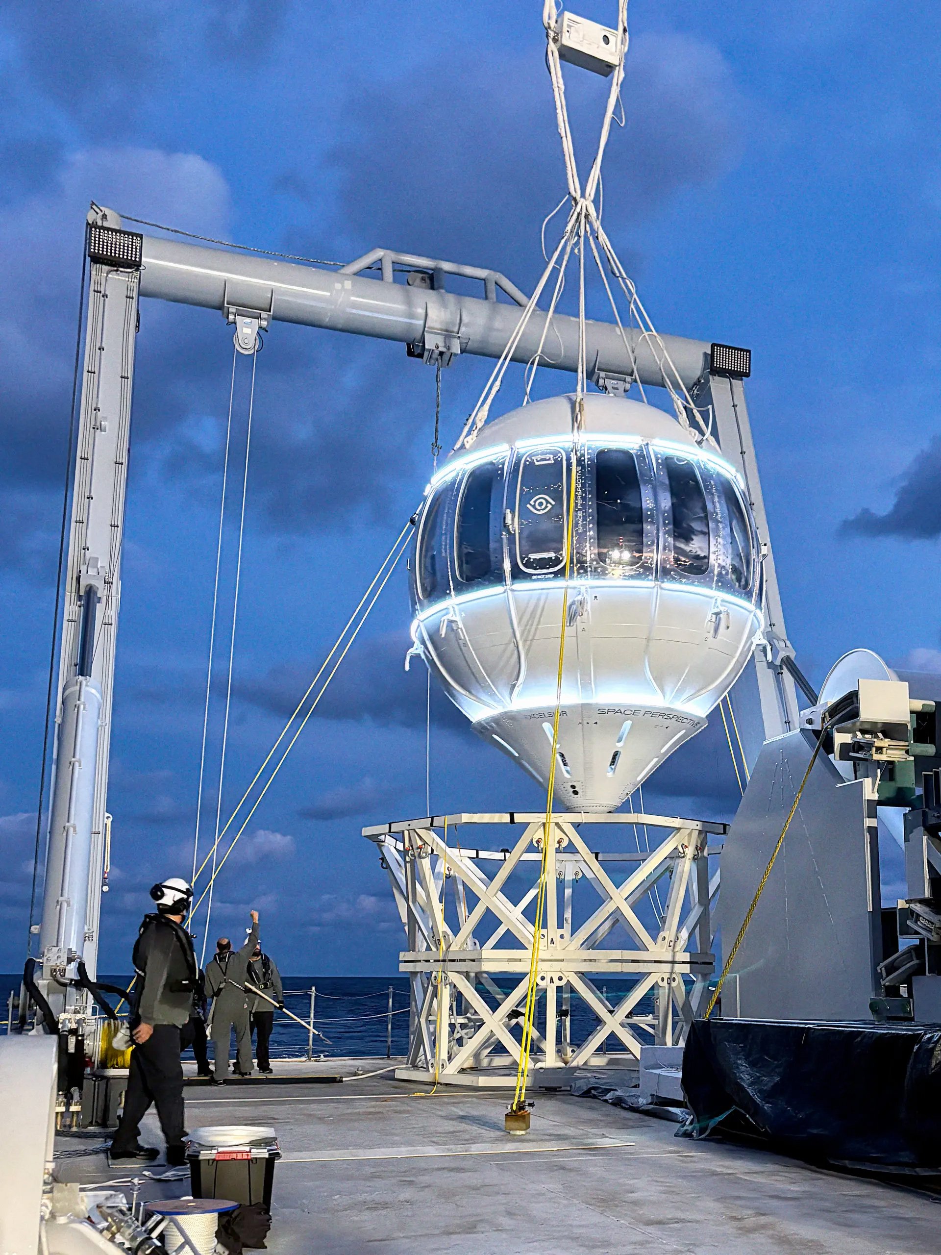 Spaceship Neptune Excelsior Hoisted
