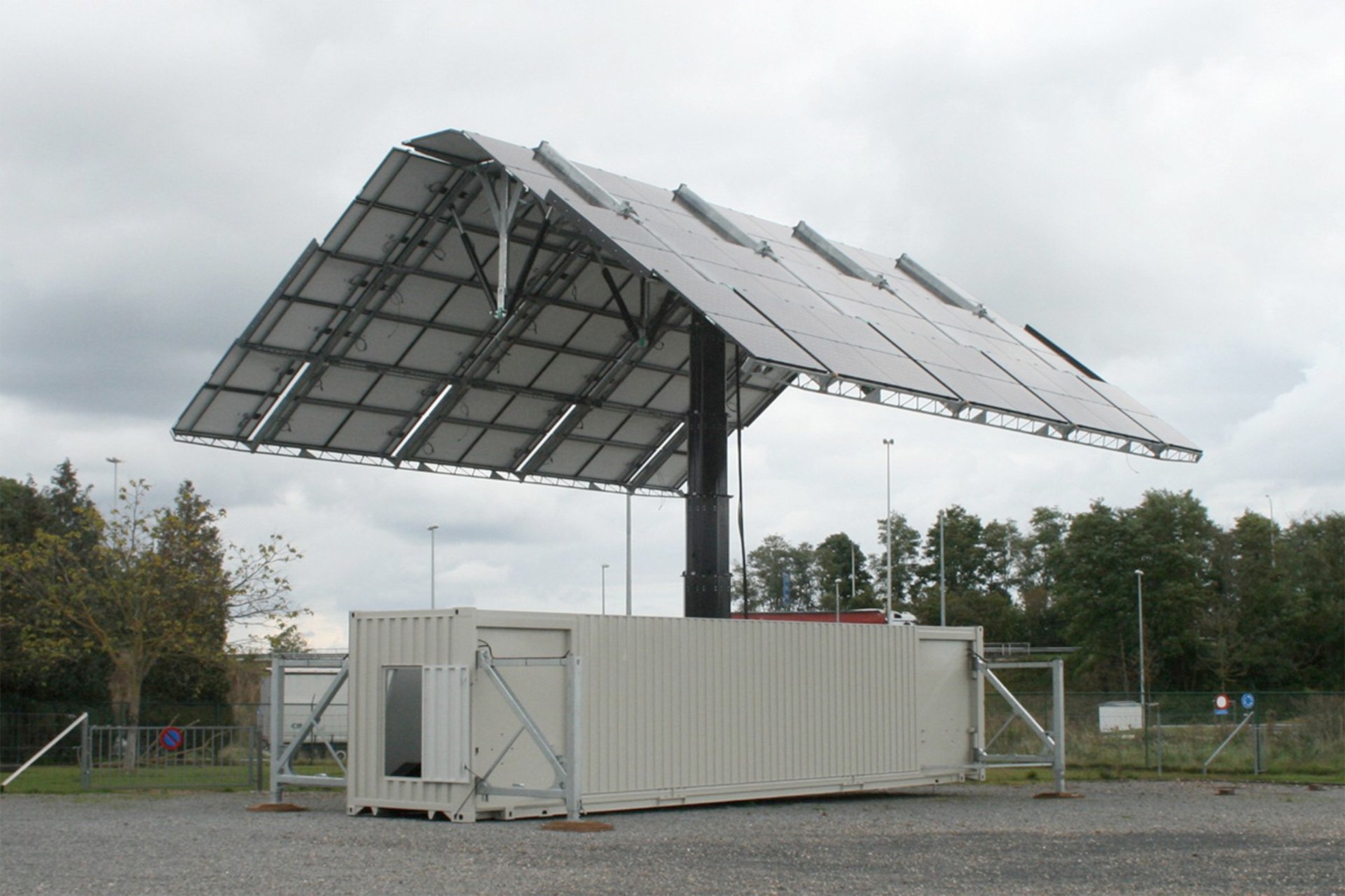 Creacar Mobile Solar Container Hydraulic Legs