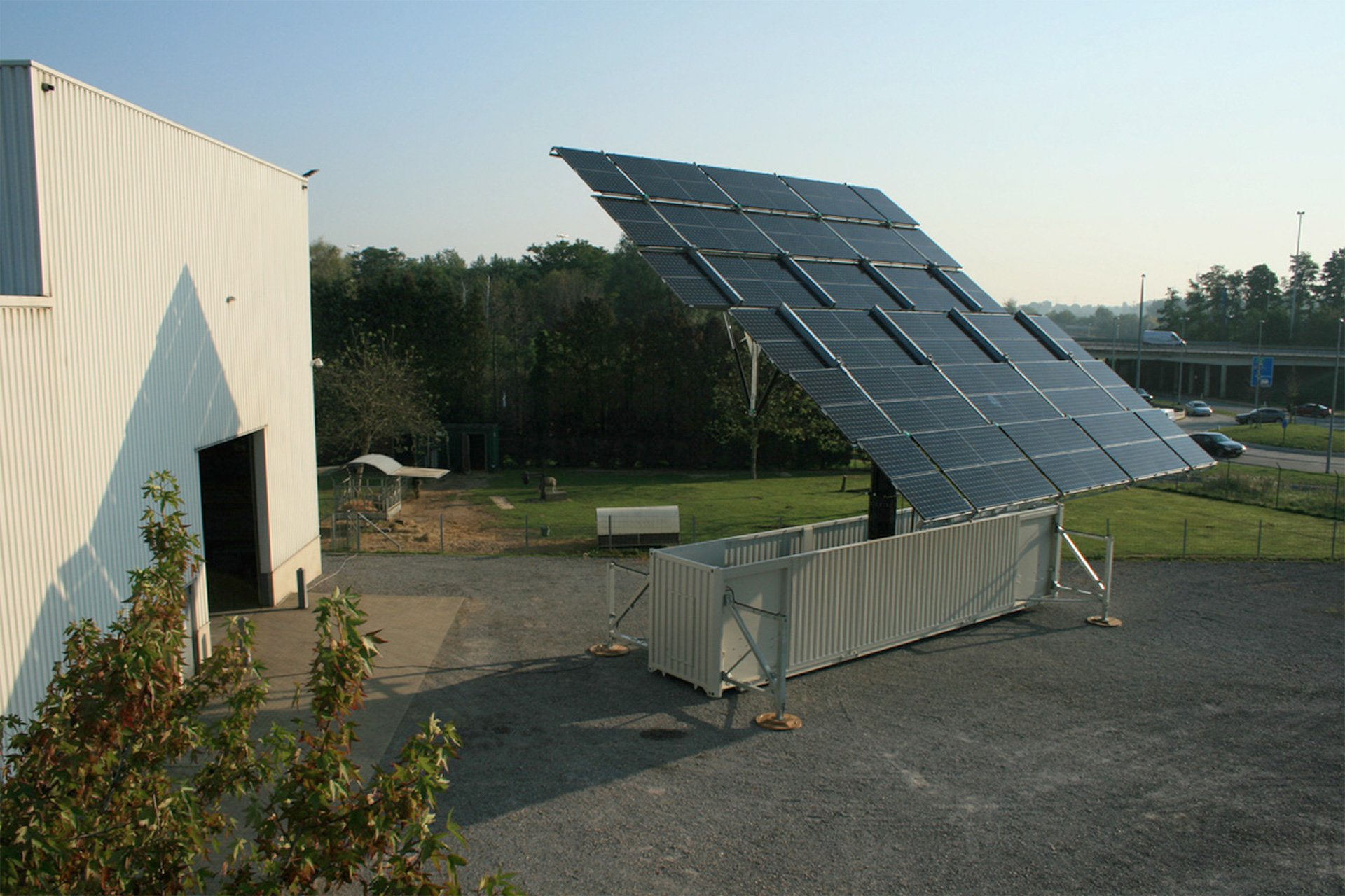 Creacar Mobile Solar Container Sun-Tracking