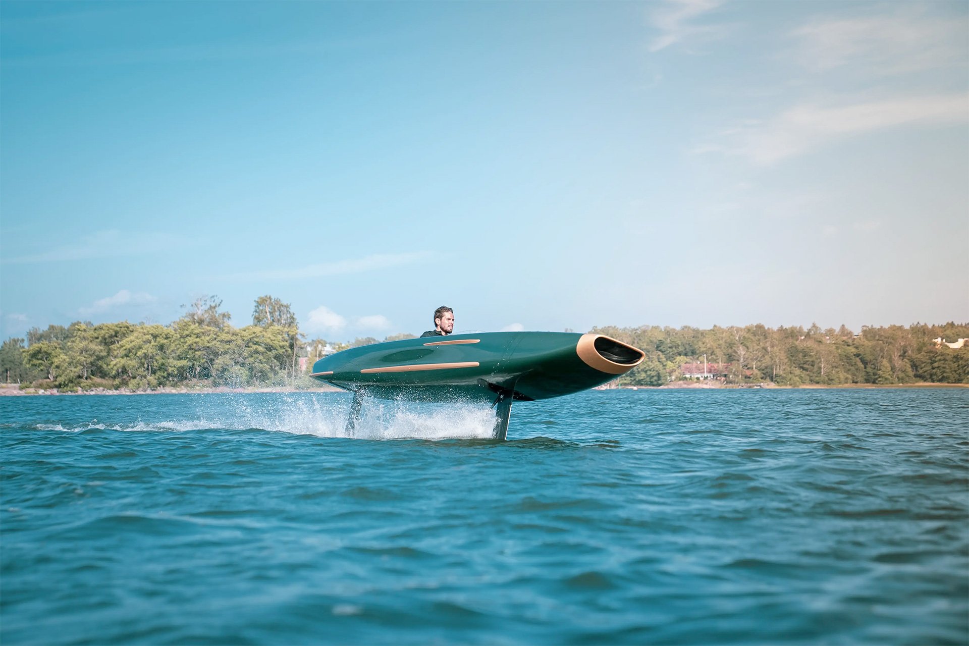 Foil.One Single Passenger Electric Hydrofoil Boat Rises Up