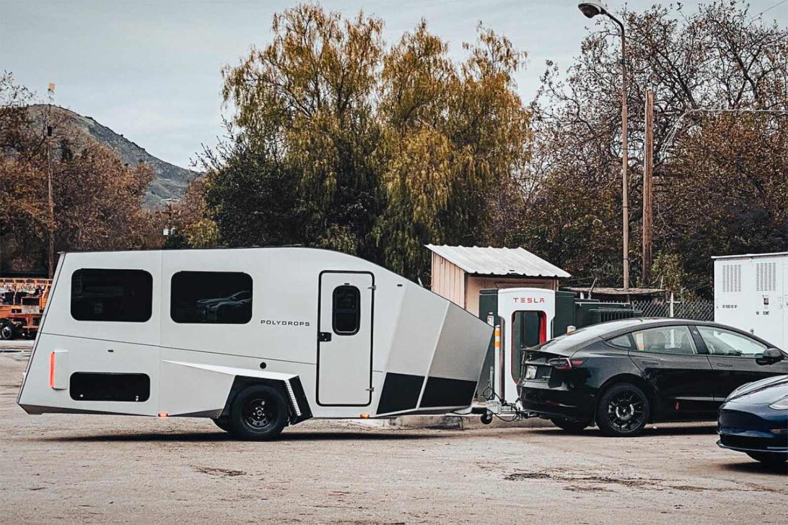 Polydrops P21 Travel Trailer Charging
