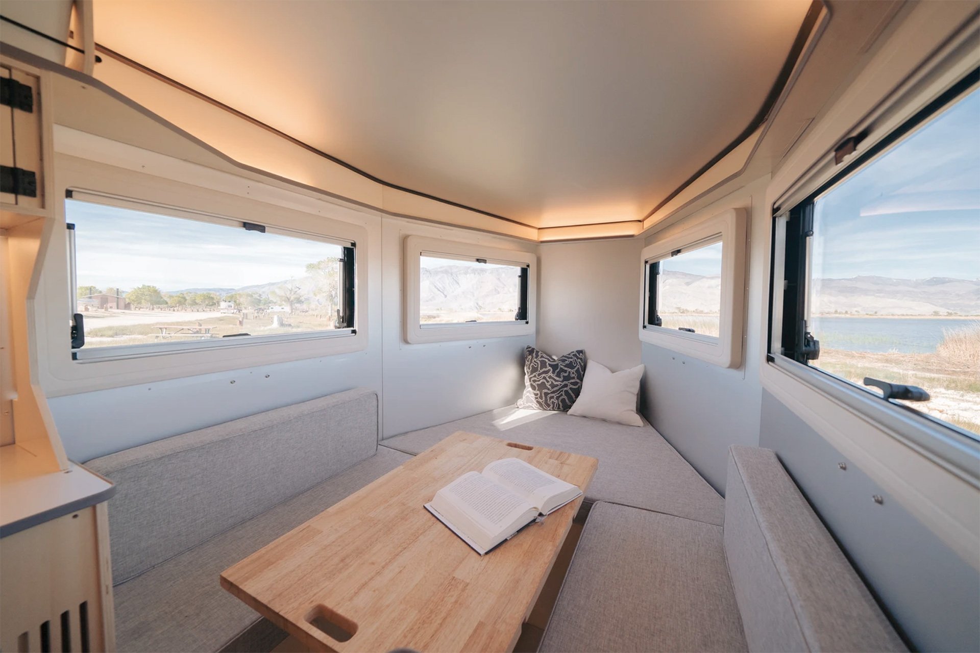 Polydrops P21 Travel Trailer Hybrid Bed/Dining