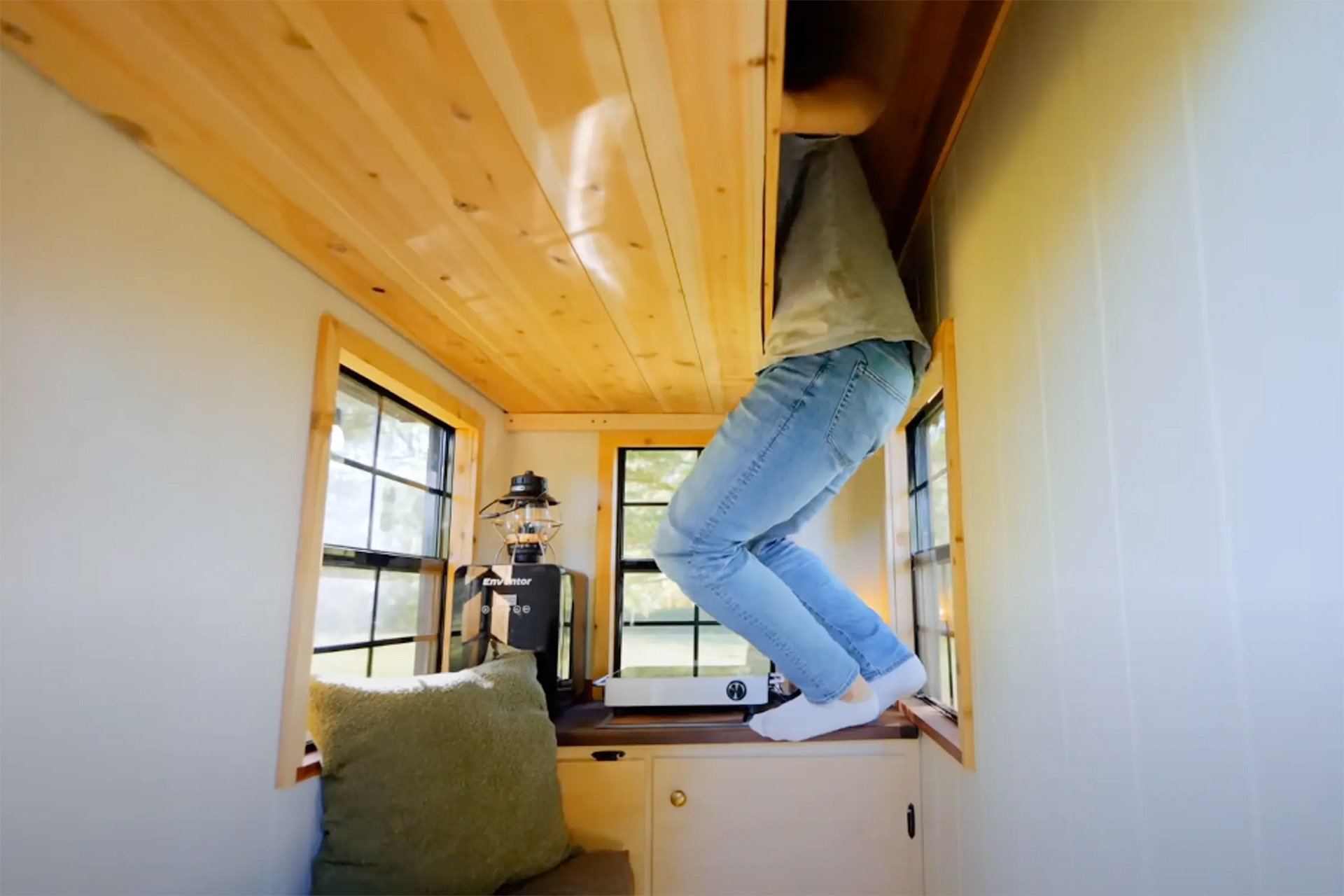 World Smallest Tiny House Levi Kelly Bed