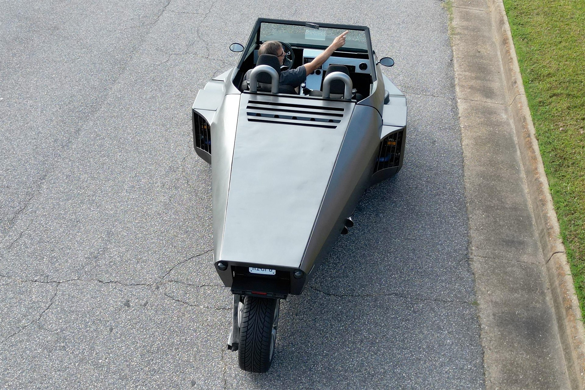 Dragonfly Three-Wheeler Design