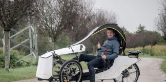 Semi-enclosed VeMoo Recumbent e-Trike