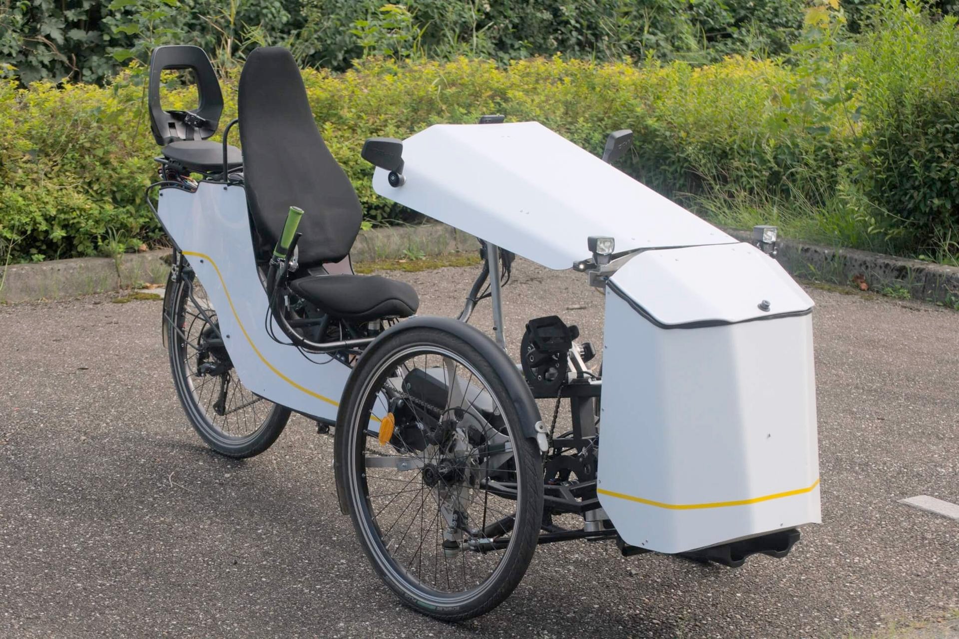 Semi-enclosed VeMoo Recumbent e-Trike Steering System