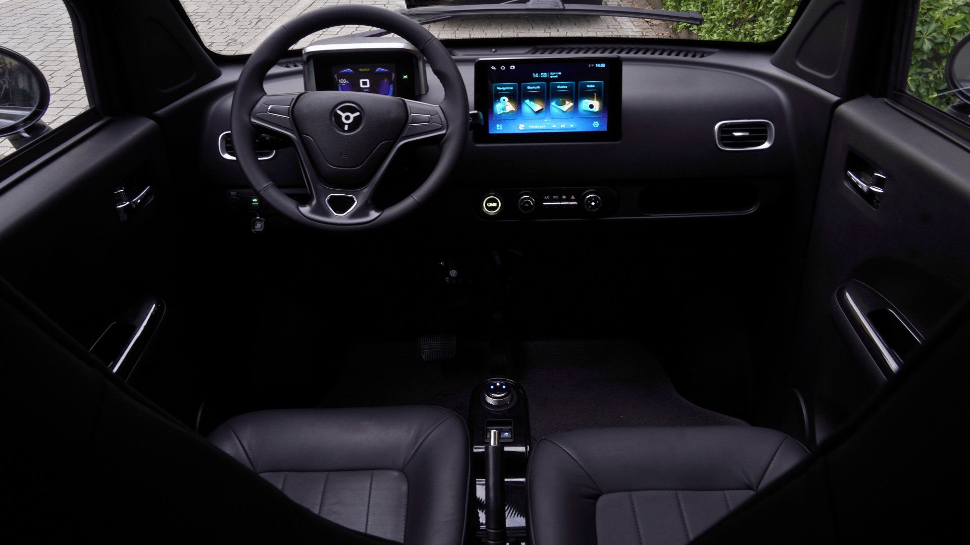 Dresner A05 Micro-Car Interior