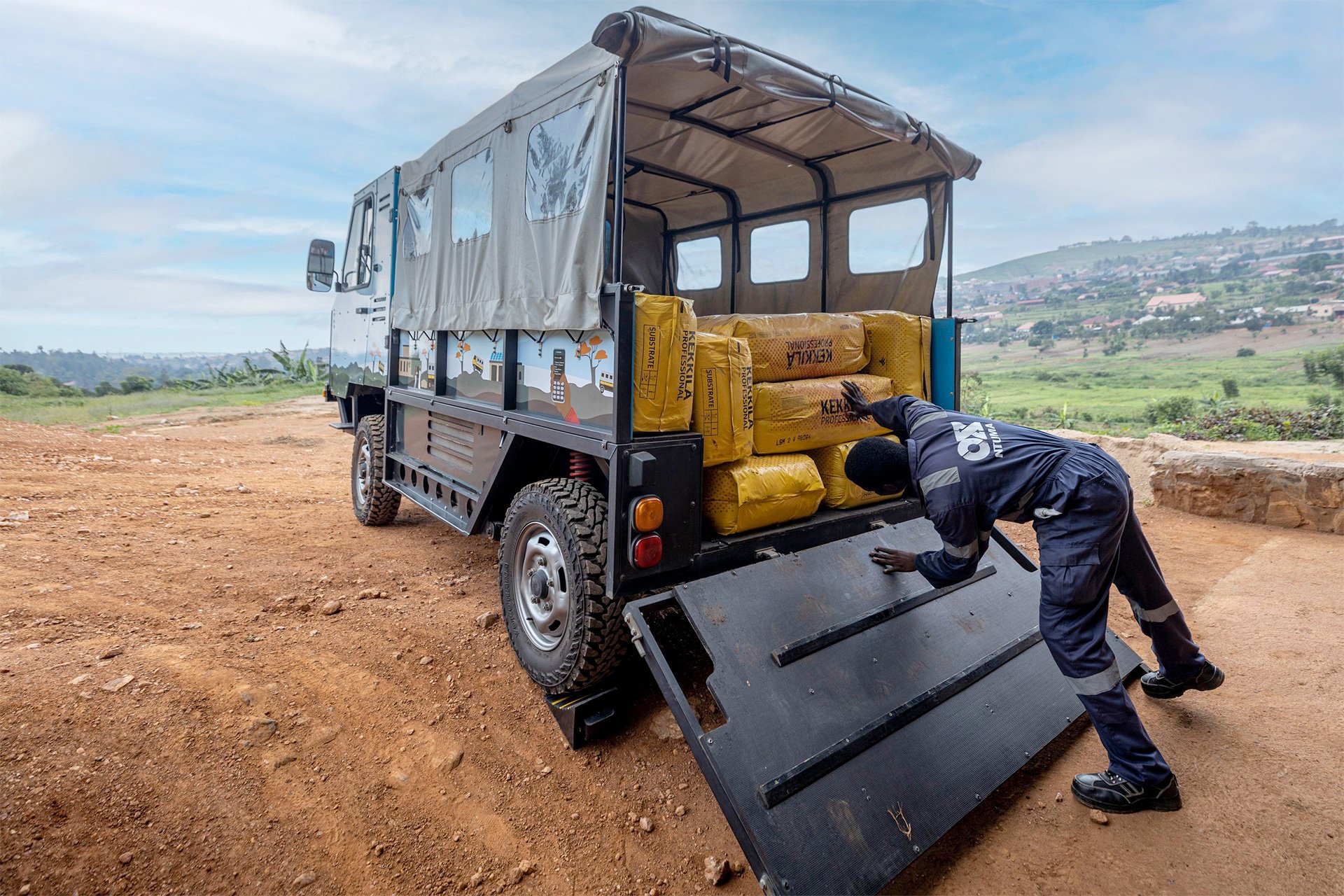 Ox Truck Flatpack Electric Mini truck Hauling Capacity