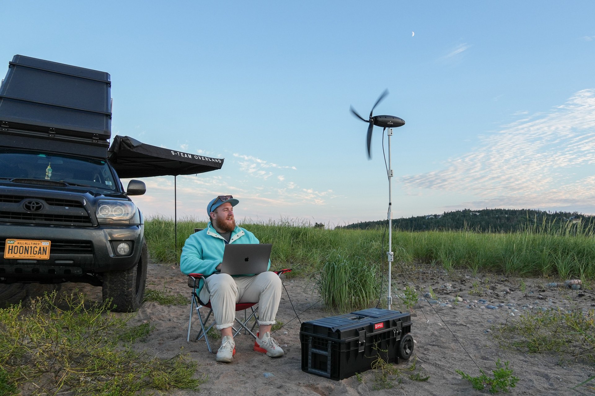 Shine 2.0 Portable Wind Turbine Charge Laptop
