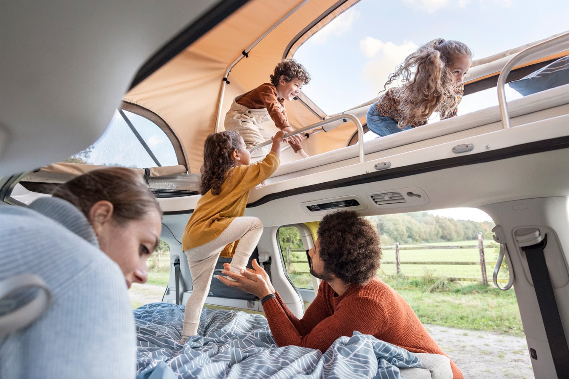 Tonke Volkswagen Pop-up Camper Van Treehouse Space