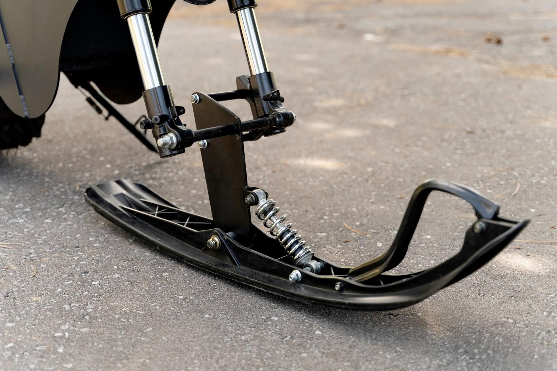 Avennire Combat eBike Snowmobile Dirt Bike Ski Attachment