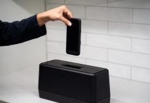 Swippitt Smartphone Battery-Swapping System