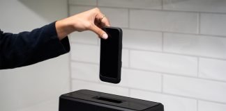 Swippitt Smartphone Battery-Swapping System