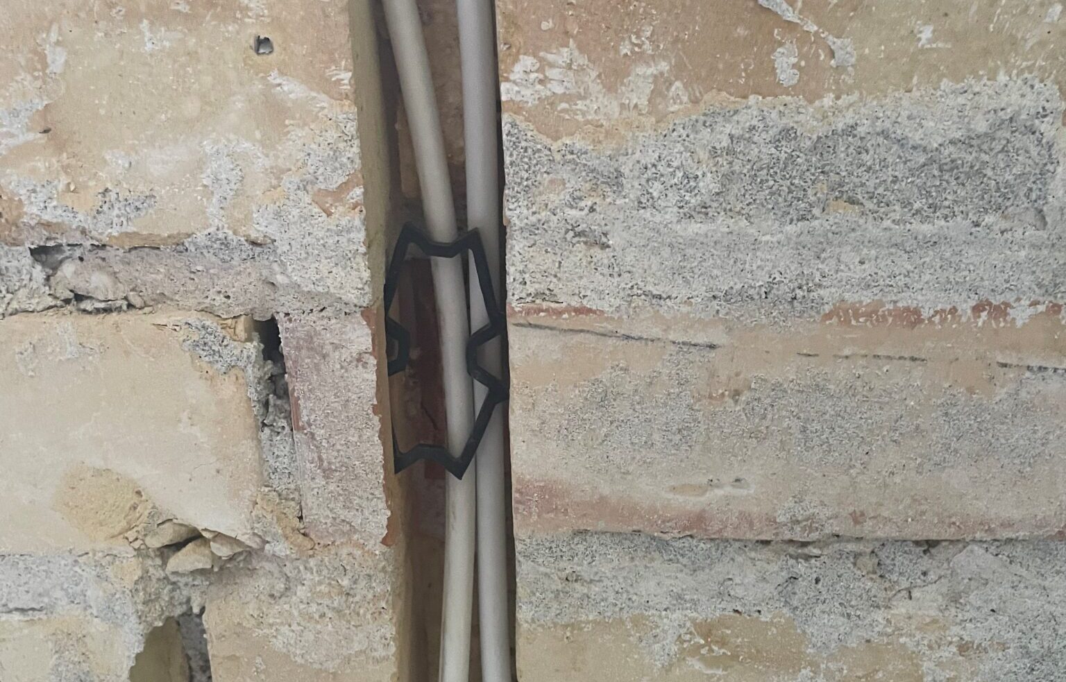 Duoclips Universal Groove Clip Wall Chases