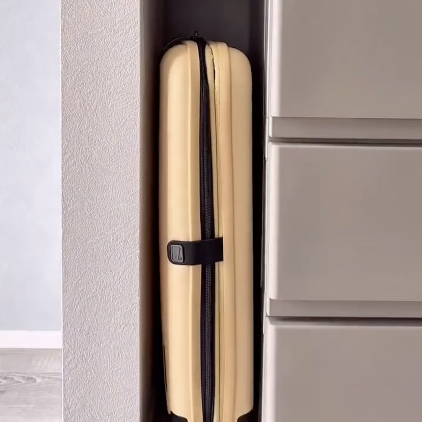 Jollying PEBBLE Foldable Hard-shell Suitcase Closet