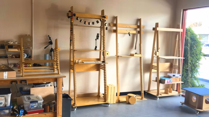 Ōtthsaw Adjustable Desks
