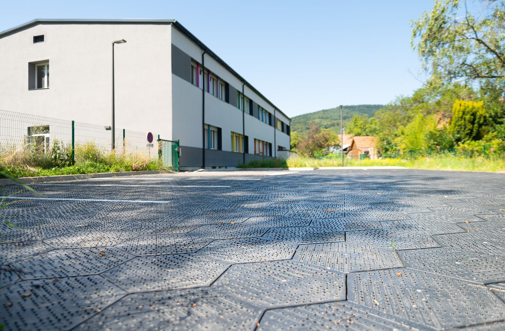 Purple SOLO Recycled Plastic Permeable Paving Tiles