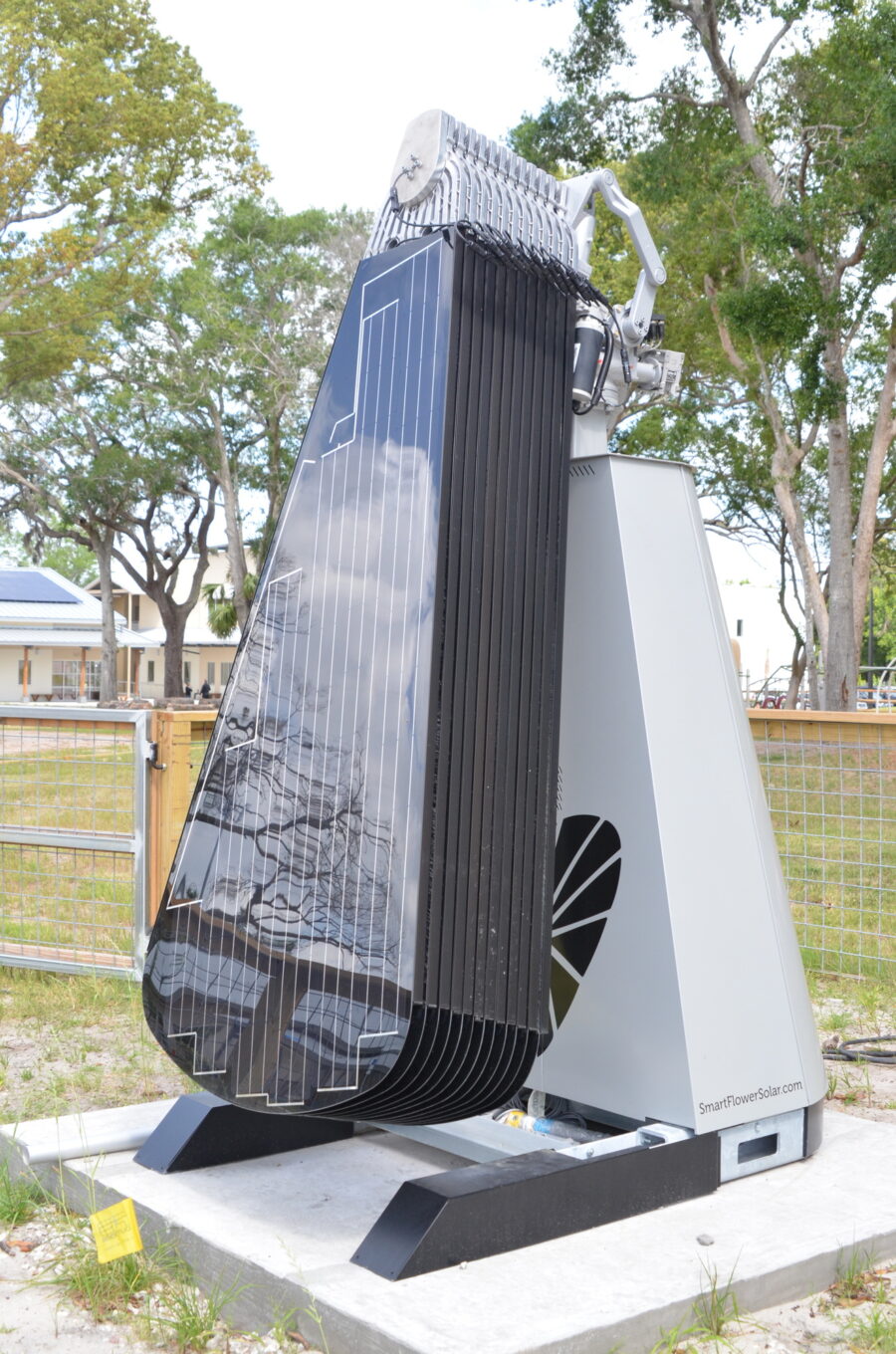 SmartFlower Sun-tracking Solar System Closed