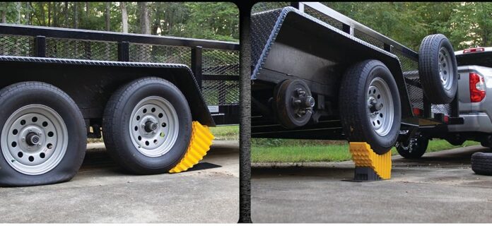 Camco Curved Trailer-Aid